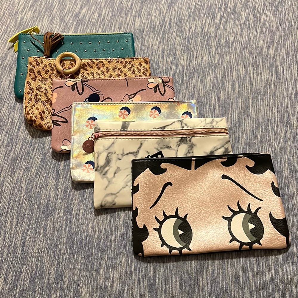 ❗️free gift w/ 6 pc. IPSY Makeup Compact Bags